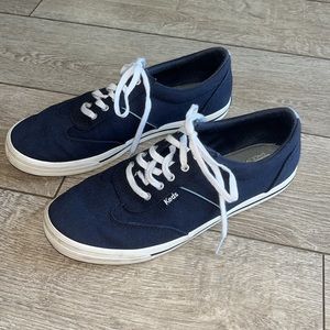 Keds ladies navy blue, only worn a few times.